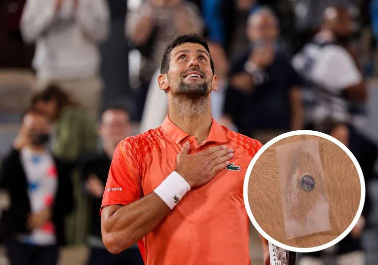 El parche que usa Djokovic en Roland Garros dispara las sospechas